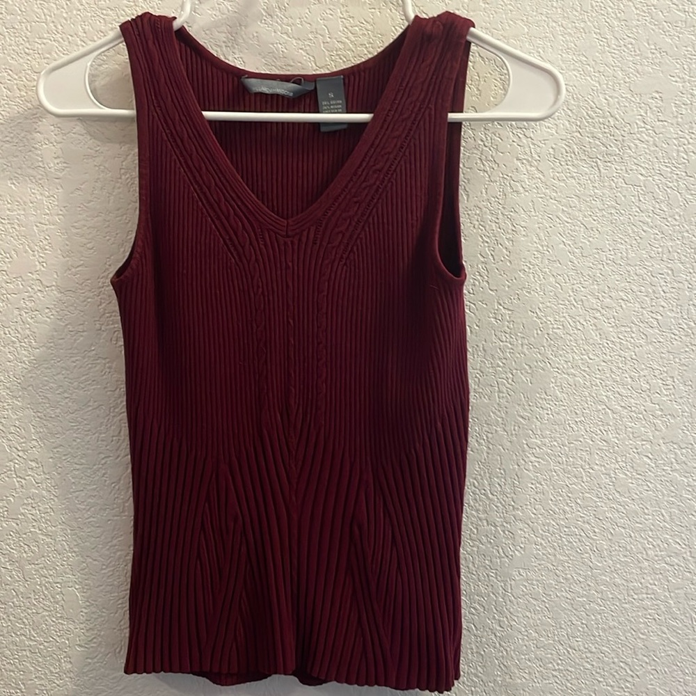 Hillary & Hanson sleeveless top